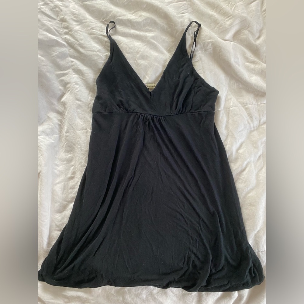 Black shirt size large, I wore it as a short dress and I’m a size xs or small